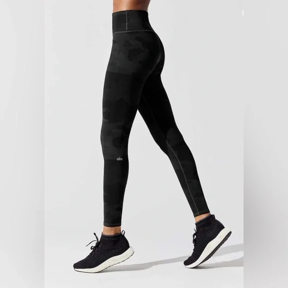 Alo Black Dark Green Camo Leggings Sz Small - Picture 1 of 7